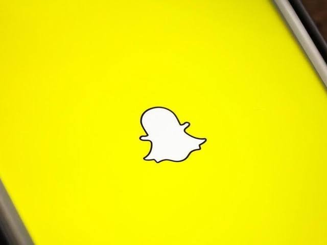 Unveiling Snapchat: An Efficient Platform for Making Intermittent Connections